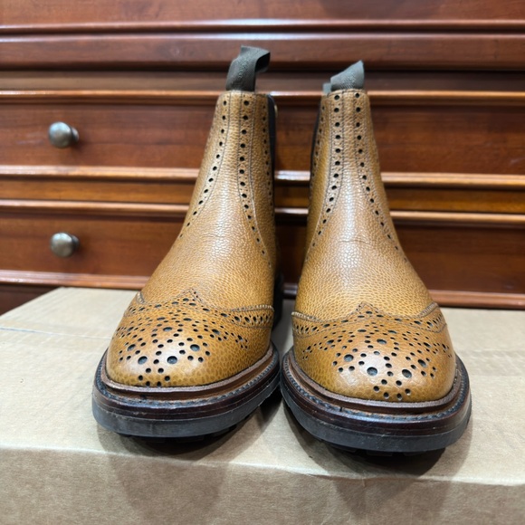 Loake 1880 Keswick Tan Leather Brogue Chelsea Boots Shoes Men's 7.5 US, NEW - Picture 3 of 11